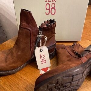 AS98 Italian made designer boots size 6/36 NWT